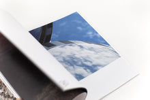 Afbeelding in Gallery-weergave laden, Zul je met mij - foto-essay over liefdevol rouwen, auteur en fotograaf Gerdien Wolthaus Paauw, ontwerp Carolina Aboarrage, voorwoord Sjaak Körver